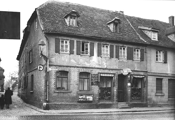 FGLP_0183  Schuhhaus Lauck, Hauptstrae, hier stand das erste Rathaus Flrsheims (um 1500)