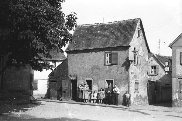 FGLP_0284  Familie Kleinschmitt, Ecke Kirchgasse-Borngasse, Zerstrung des Hauses 1942 durch Bomben